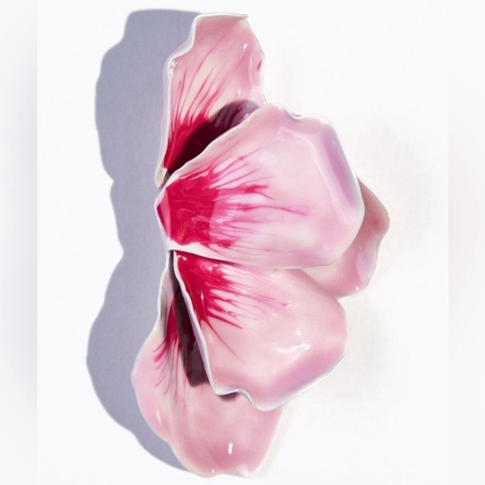 ZARA Earrings Enameled Petal Fan in Pink  New 💕✨✨✨✨